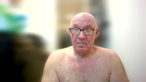 Snapshot of stevejons47 chatting on 02/24/25, 06:04 stevejons47 online show from 02/24/25, 06:04