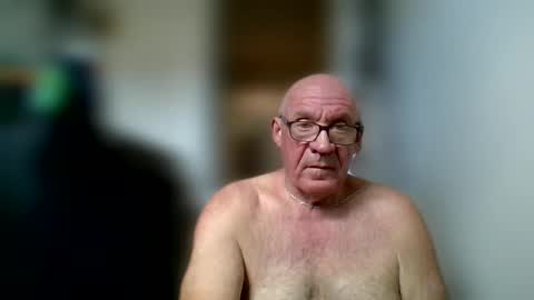 Snapshot of stevejons47 chatting on 09/09/25, 04:17 stevejons47 online show from 09/09/25, 04:17