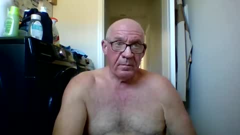 Snapshot of stevejons47 chatting on 09/24/25, 04:32 stevejons47 online show from 09/24/25, 04:32