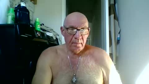 Snapshot of stevejons47 chatting on 10/20/25, 02:28 stevejons47 online show from 10/20/25, 02:28