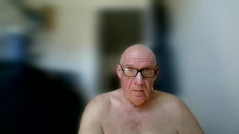 Snapshot of stevejons47 chatting on 04/21/26, 02:56 stevejons47 online show from 04/21/26, 02:56