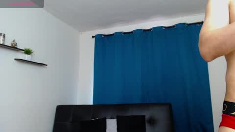 Snapshot of steventorres_ chatting on 04/10/26, 02:11 S T E V E N - IG stevn td7 online show from 04/10/26, 02:11