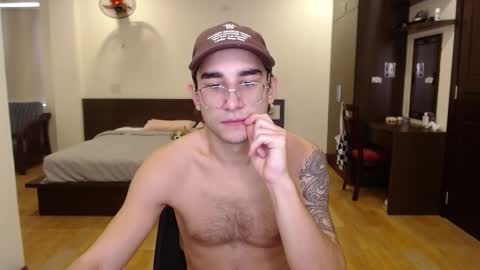 Snapshot of steveoceanbeanhuge chatting on 01/05/25, 03:32 Alex   online show from 01/05/25, 03:32