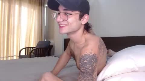 Snapshot of steveoceanbeanhuge chatting on 02/05/25, 01:37 Alex   online show from 02/05/25, 01:37