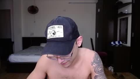 Snapshot of steveoceanbeanhuge chatting on 02/28/25, 06:20 Alex   online show from 02/28/25, 06:20