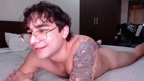 Snapshot of steveoceanbeanhuge chatting on 12/19/25, 02:40 Alex online show from 12/19/25, 02:40