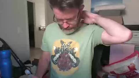 Snapshot of stevethetigerr chatting on 12/12/24, 05:31 SteveTheTigerr online show from 12/12/24, 05:31