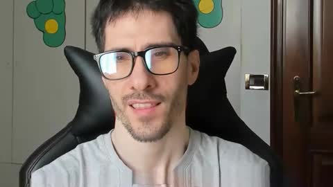 Snapshot of stevex870 chatting on 10/18/25, 01:12 Steve online show from 10/18/25, 01:12