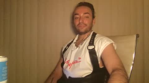 Snapshot of stevey_94 chatting on 10/28/25, 05:55 gay tease online show from 10/28/25, 05:55