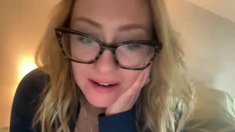 Snapshot of steviegirl4u chatting on 02/07/25, 12:09 StevieGirl4U online show from 02/07/25, 12:09