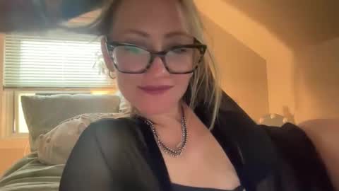 Snapshot of steviegirl4u chatting on 10/25/25, 08:36 StevieGirl4U online show from 10/25/25, 08:36
