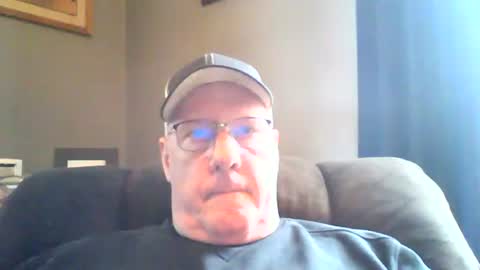 Snapshot of stew1014 chatting on 05/21/26, 05:20 bobby online show from 05/21/26, 05:20
