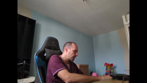 Snapshot of stickolive1 chatting on 09/16/25, 10:05 stickolive1 online show from 09/16/25, 10:05