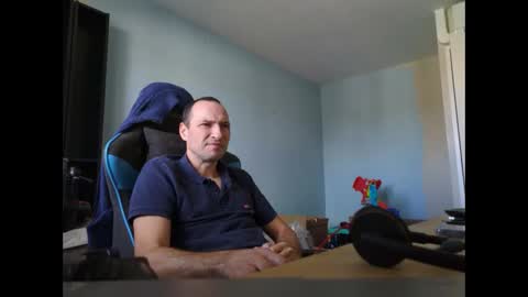 Snapshot of stickolive1 chatting on 10/06/25, 11:18 stickolive1 online show from 10/06/25, 11:18