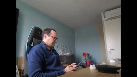 Snapshot of stickolive1 chatting on 10/15/25, 08:25 stickolive1 online show from 10/15/25, 08:25