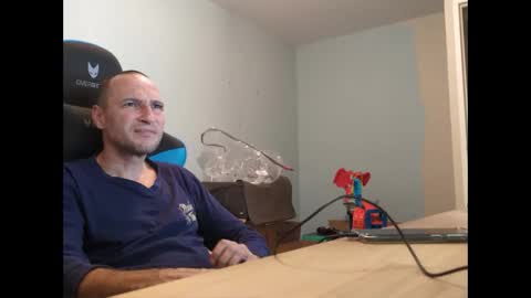 Snapshot of stickolive1 chatting on 10/20/25, 10:10 stickolive1 online show from 10/20/25, 10:10