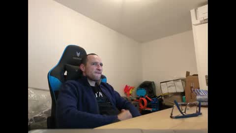 Snapshot of stickolive1 chatting on 03/26/26, 11:32 stickolive1 online show from 03/26/26, 11:32