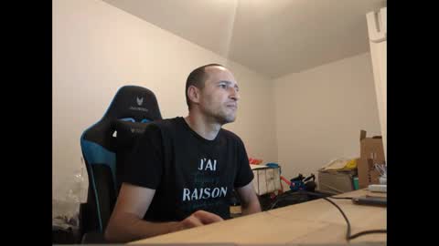 Snapshot of stickolive1 chatting on 04/17/26, 11:41 stickolive1 online show from 04/17/26, 11:41