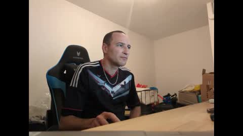 Snapshot of stickolive1 chatting on 04/19/26, 09:28 stickolive1 online show from 04/19/26, 09:28