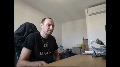 Snapshot of stickolive1 chatting on 04/22/26, 07:33 stickolive1 online show from 04/22/26, 07:33