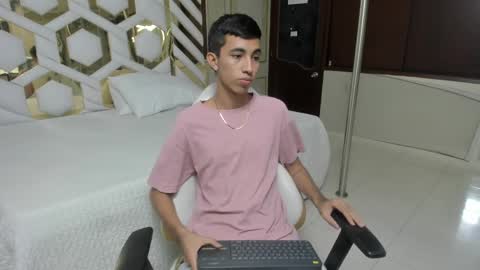 Snapshot of stiilman_hots chatting on 02/19/25, 12:25 stiilman_hots online show from 02/19/25, 12:25