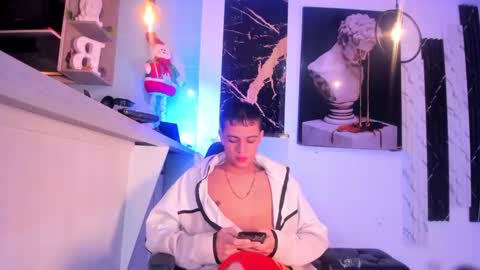 Snapshot of stiiveen_24cm chatting on 12/16/24, 01:10 Stiven brendan online show from 12/16/24, 01:10