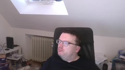 Snapshot of still_alive1985 chatting on 03/31/26, 06:36 Oliver online show from 03/31/26, 06:36