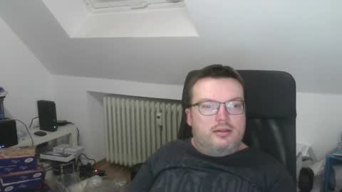 Snapshot of still_alive1985 chatting on 04/04/26, 07:22 Oliver online show from 04/04/26, 07:22