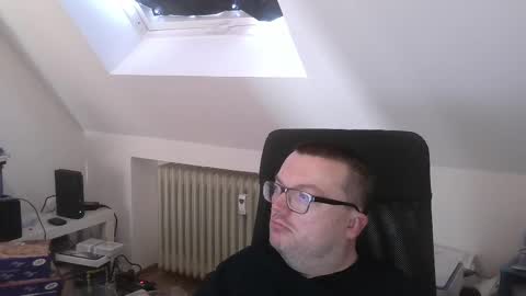 Snapshot of still_alive1985 chatting on 04/15/26, 07:04 Oliver online show from 04/15/26, 07:04