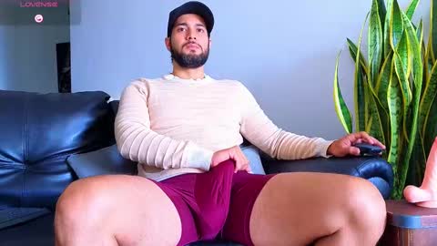 Stiven Montiel online show from 10/05/25, 03:10