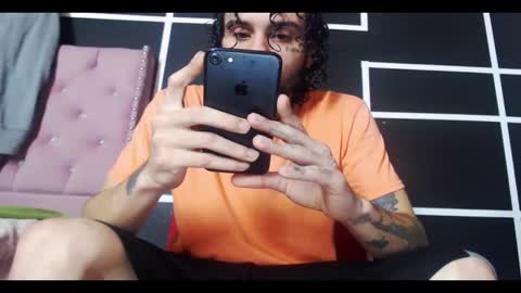 Snapshot of stivenunivers996 chatting on 10/19/25, 05:52 stiven online show from 10/19/25, 05:52