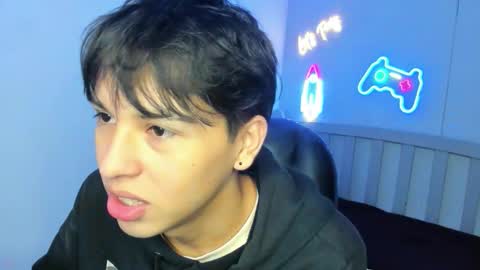 Snapshot of stiwentwink chatting on 09/29/25, 12:32 Stiwen online show from 09/29/25, 12:32