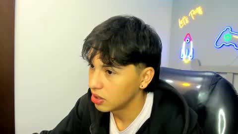 Snapshot of stiwentwink chatting on 10/11/25, 01:42 Stiwen online show from 10/11/25, 01:42