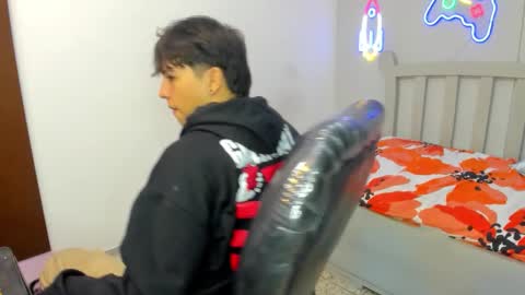 Stiwen online show from 10/22/25, 02:17