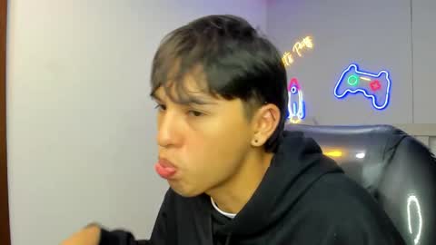 Stiwen online show from 10/27/25, 02:32