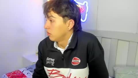 Snapshot of stiwentwink chatting on 10/31/25, 12:06 Stiwen online show from 10/31/25, 12:06