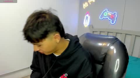 Snapshot of stiwentwink chatting on 11/07/25, 01:55 Stiwen online show from 11/07/25, 01:55