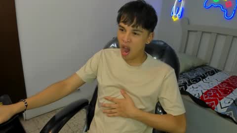 Snapshot of stiwentwink chatting on 11/12/25, 02:17 Stiwen online show from 11/12/25, 02:17