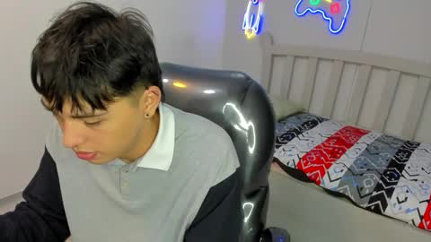 Snapshot of stiwentwink chatting on 11/13/25, 01:32 Stiwen online show from 11/13/25, 01:32