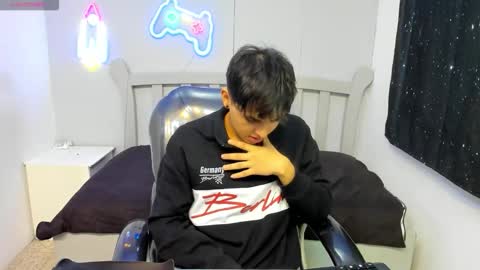 Snapshot of stiwentwink chatting on 11/15/25, 02:02 Stiwen online show from 11/15/25, 02:02