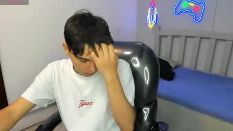 Snapshot of stiwentwink chatting on 11/18/25, 04:55 Stiwen online show from 11/18/25, 04:55