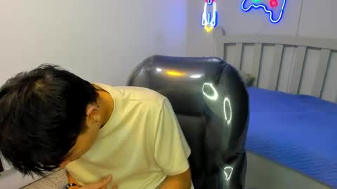 Snapshot of stiwentwink chatting on 11/19/25, 05:24 Stiwen online show from 11/19/25, 05:24