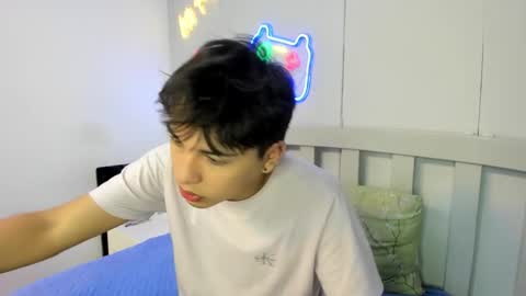 Snapshot of stiwentwink chatting on 11/22/25, 03:22 Stiwen online show from 11/22/25, 03:22