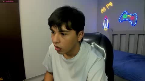 Snapshot of stiwentwink chatting on 11/25/25, 03:34 Stiwen online show from 11/25/25, 03:34