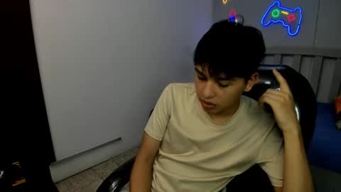 Snapshot of stiwentwink chatting on 11/26/25, 01:01 Stiwen online show from 11/26/25, 01:01