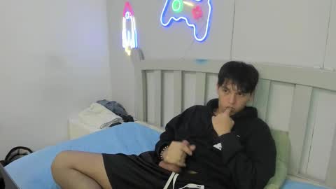 Snapshot of stiwentwink chatting on 12/15/25, 01:32 Stiwen online show from 12/15/25, 01:32