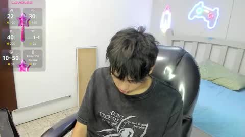 Snapshot of stiwentwink chatting on 12/15/25, 02:21 Stiwen online show from 12/15/25, 02:21