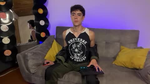 Snapshot of stolas_ying chatting on 02/12/26, 12:27 Stolas online show from 02/12/26, 12:27