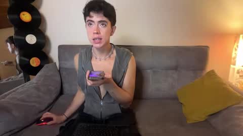 Snapshot of stolas_ying chatting on 02/12/26, 11:44 Stolas online show from 02/12/26, 11:44