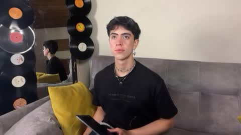 Snapshot of stolas_ying chatting on 02/15/26, 10:50 Stolas online show from 02/15/26, 10:50